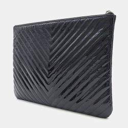 Pre Owned Chanel Black patent leather cc medium clutch bag