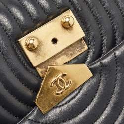 Pre Owned Chanel Black Quilted Leather Medium Pagoda Flap Bag