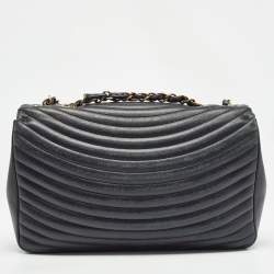 Pre Owned Chanel Black Quilted Leather Medium Pagoda Flap Bag