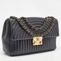 Pre Owned Chanel Black Quilted Leather Medium Pagoda Flap Bag