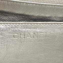Pre Owned Chanel Silver Quilted Leather Classic 226 Reissue 2.55 Flap Bag 