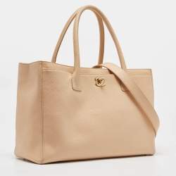 Pre Owned Chanel Light Beige Leather Cerf Shopper Tote