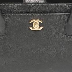 Pre Owned Chanel Black Leather Small Cerf Shopper Tote