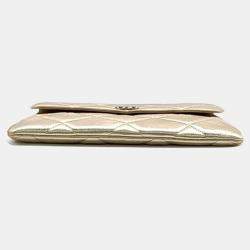 Pre Owned Chanel 19 flap clutch