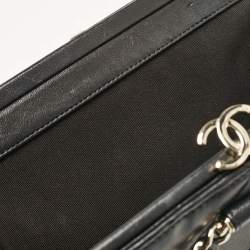 Pre Owned Chanel Black Quilted Leather Frame Round Handle Clutch Bag