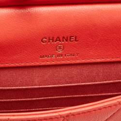 Pre Owned Chanel Red Quilted Leather Vertical Pearl Chain Clutch