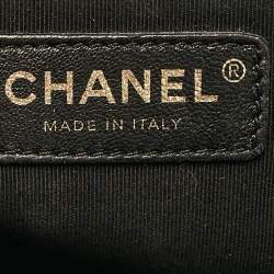 Pre Owned Chanel Black Quilted Leather Medium Boy Flap Bag