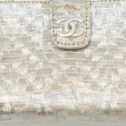 مملوكة مسبقًا Chanel Silver Lizard Phone Holder Chain Clutch