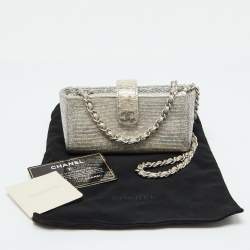 مملوكة مسبقًا Chanel Silver Lizard Phone Holder Chain Clutch