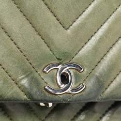 Pre Owned Chanel Green Leather Surpique Chevron Large Flap Bag