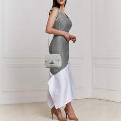 Pre Owned حقيبة شانيل قلاب يربان كومبانيون صغيرة جلد كافيار مبطنة زرقاء ستون