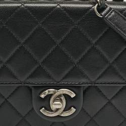 Chanel Black Quilted Leather Chic Pearl Flap Bag