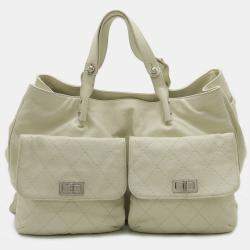 Pre Owned Chanel Ivory White Caviar Skin Leather 2.55 Matelasse Turnlock Tote Bag