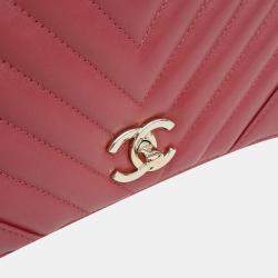 Pre Owned Chanel chevron chain shoulder bag