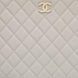 Pre Owned Chanel Grey Quilted Cavair Leather CC Zip Pouch