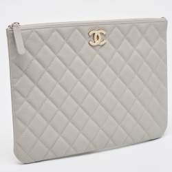 Pre Owned Chanel Grey Quilted Cavair Leather CC Zip Pouch
