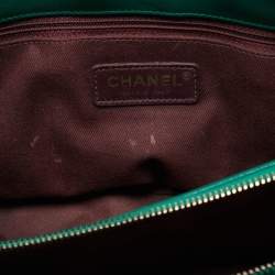 Pre Owned Chanel Green Quilted Leather Large Trapezio Flap Bag
