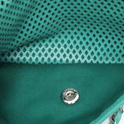 مملوكة مسبقًا حقيبة شانيل "اب إن ذا اير" قلاب جلد مخرم أحمر