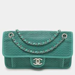 مملوكة مسبقًا حقيبة شانيل "اب إن ذا اير" قلاب جلد مخرم أحمر