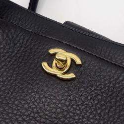 Pre Owned Chanel Black Leather Surf Grand Bag