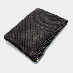 Pre Owned Chanel Black Leather Chevron Boy New Medium Clutch