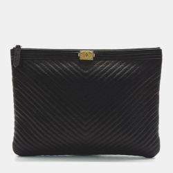 Pre Owned Chanel Black Leather Chevron Boy New Medium Clutch