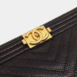 Pre Owned Chanel Black Leather Chevron Boy New Medium Clutch