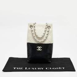 Pre Owned Chanel White/Black Quilted Leather Drawstring Shoulder Bag