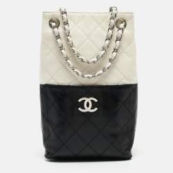 Pre Owned Chanel White/Black Quilted Leather Drawstring Shoulder Bag