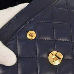 Pre Owned حقيبة شانيال كلاسيكية مزدوجة القلاب جلد الحمل أزرق بحري صغيرة