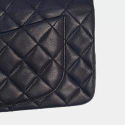 Pre Owned حقيبة شانيال كلاسيكية مزدوجة القلاب جلد الحمل أزرق بحري صغيرة