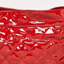 مملوكة مسبقًا حقيبة يد شانيل بون بون جلد لامع عنابي 