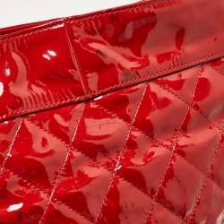 مملوكة مسبقًا حقيبة يد شانيل بون بون جلد لامع عنابي 