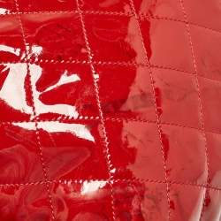 مملوكة مسبقًا حقيبة يد شانيل بون بون جلد لامع عنابي 