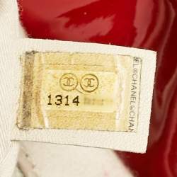 مملوكة مسبقًا حقيبة يد شانيل بون بون جلد لامع عنابي 