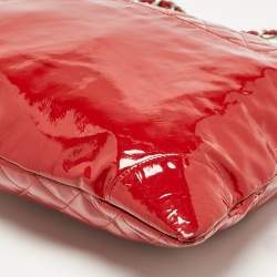 مملوكة مسبقًا حقيبة يد شانيل بون بون جلد لامع عنابي 