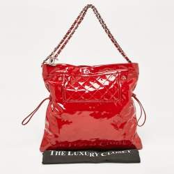 مملوكة مسبقًا حقيبة يد شانيل بون بون جلد لامع عنابي 