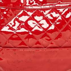 مملوكة مسبقًا حقيبة يد شانيل بون بون جلد لامع عنابي 