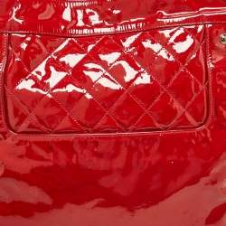 مملوكة مسبقًا حقيبة يد شانيل بون بون جلد لامع عنابي 