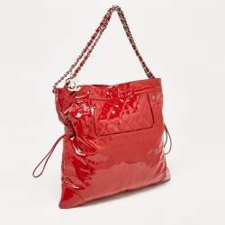 مملوكة مسبقًا حقيبة يد شانيل بون بون جلد لامع عنابي 