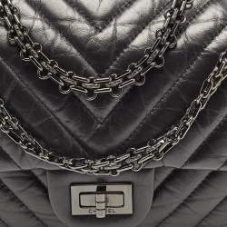 Pre Owned Chanel Black Chevron Leather Classic 225 Reissue 2.55 Flap Bag