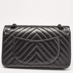 Pre Owned Chanel Black Chevron Leather Classic 225 Reissue 2.55 Flap Bag