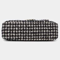 Pre Owned Chanel White/Black Tweed Hobo Bag