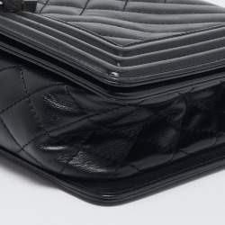 Pre Owned Chanel Black Quilted Leather Medium Boy Flap Bag