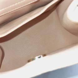 مملوكة مسبقًا حقيبة شانيل كلاسكية صغيرة دلو جلدية بيج