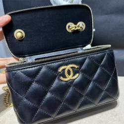 Pre Owned Chanel Black Lambskin Matelassé Chain Vanity bag