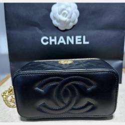 Pre Owned Chanel Black Lambskin Matelassé Chain Vanity bag