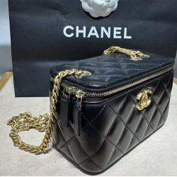 Pre Owned Chanel Black Lambskin Matelassé Chain Vanity bag