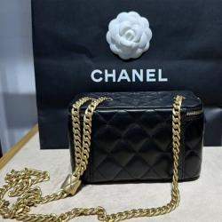 Pre Owned Chanel Black Lambskin Matelassé Chain Vanity bag