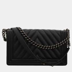 Pre Owned Chanel Black Quilted Lambskin Leather Chevron Medium Boy Bag